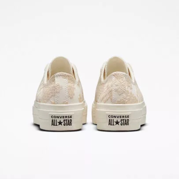 New Converse Chuck Taylor All Star Lift Platform Low Embrodery Women's size 8 - Picture 8 of 9